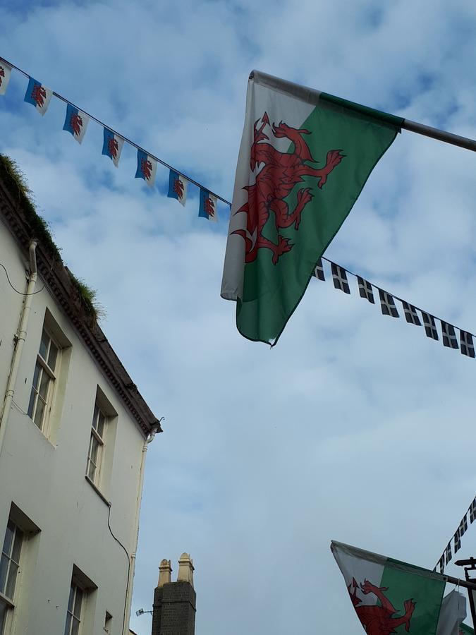 Ty Glyndwr Bunkhouse, Bar And Cafe Hostel Caernarfon Luaran gambar